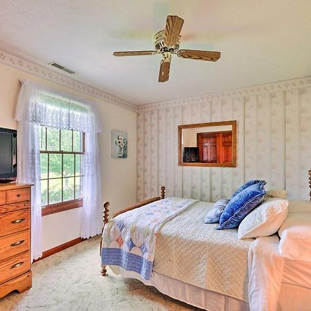 Charming Williamstown Retreat With Private Yard Villa Exterior photo